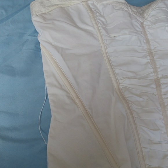 White corset - Picture 8 of 9